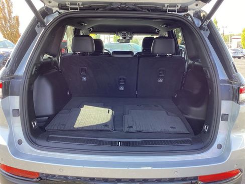 Used 2024 Jeep Grand Cherokee Altitude image 10