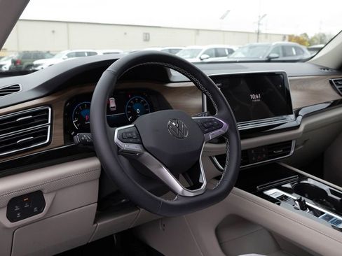 New 2026 Volkswagen Atlas SE image 4