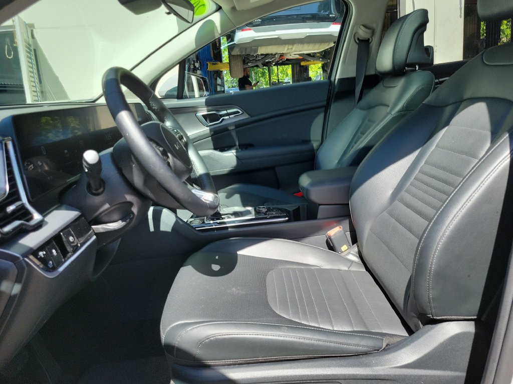Used 2025 Kia Sportage SX FWD image 7
