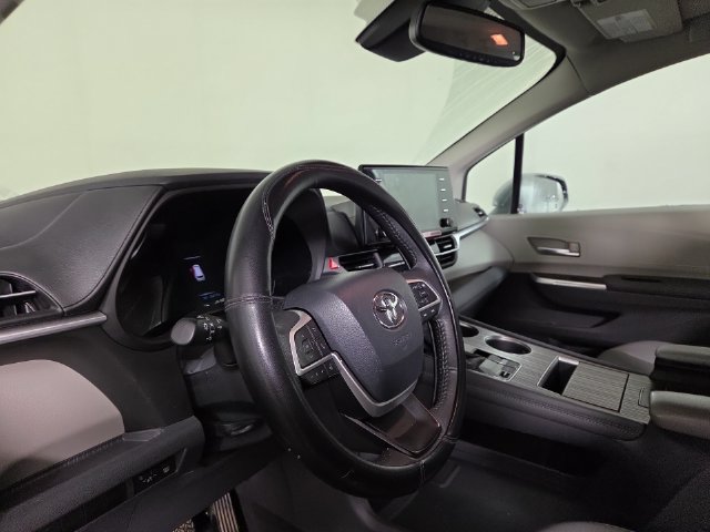 Used 2024 Toyota Sienna XLE w/ XLE Plus Package AWD/4WD image 11
