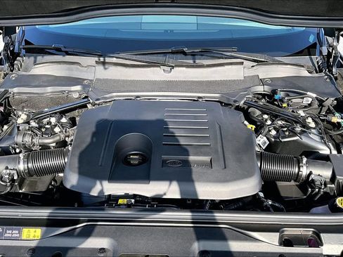 New 2025 Land Rover Discovery Dynamic SE AWD/4WD image 12