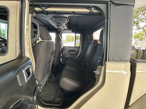 Used 2022 Jeep Gladiator Sport image 38