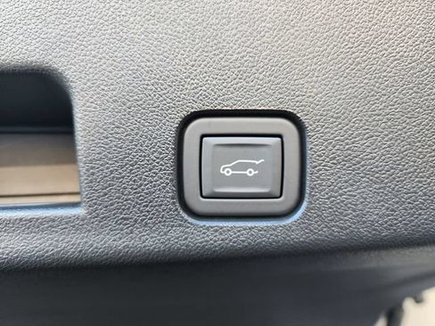 Used 2024 GMC Acadia Elevation AWD/4WD image 16