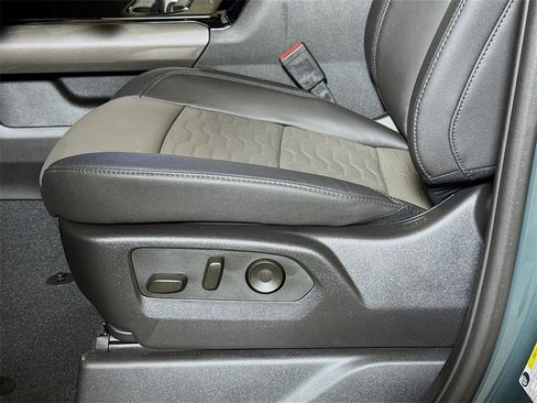 Certified 2025 Chevrolet Silverado 2500 ZR2 w/ Technology Package image 18