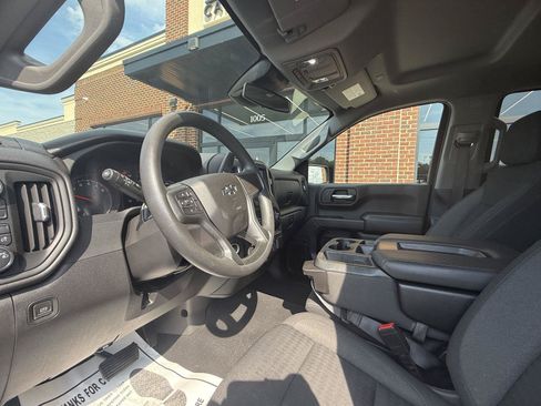 Used 2022 Chevrolet Silverado 1500 Custom Trail Boss AWD/4WD image 13