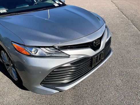 Used 2018 Toyota Camry XLE FWD image 8