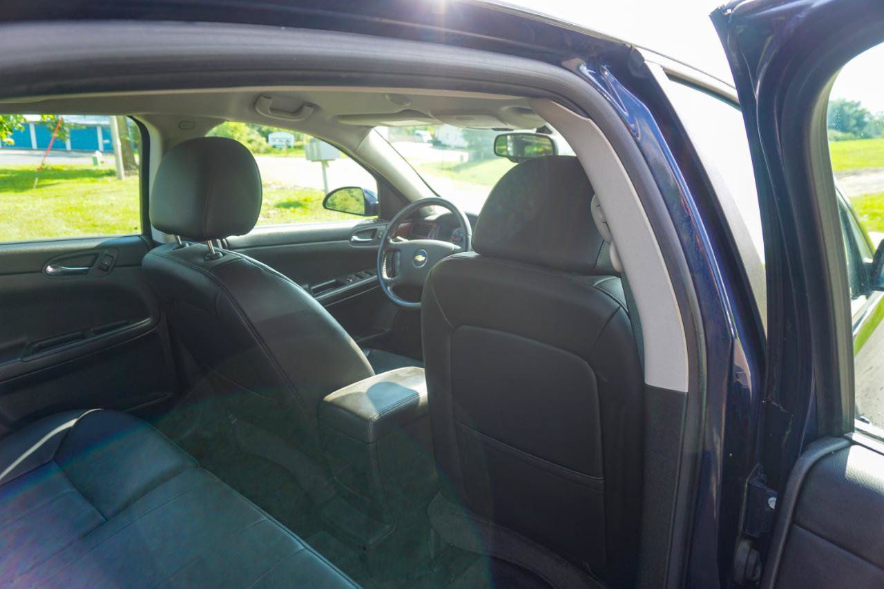 Used 2011 Chevrolet Impala LT w/ Luxury Edition Package FWD image 17