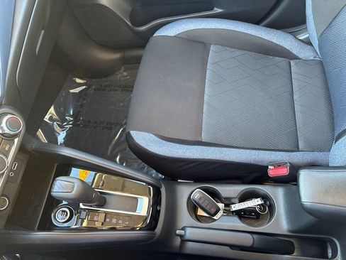 Used 2025 Nissan Versa SV image 33