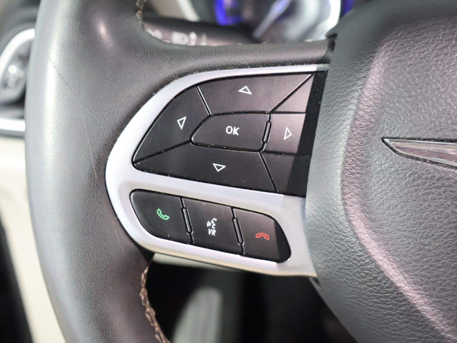 Used 2023 Chrysler Voyager LX FWD image 46