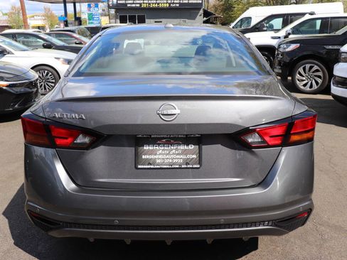 Used 2025 Nissan Altima 2.5 SV image 4