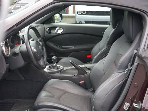 Used 2010 Nissan 370Z Touring w/ Sport Pkg RWD image 11