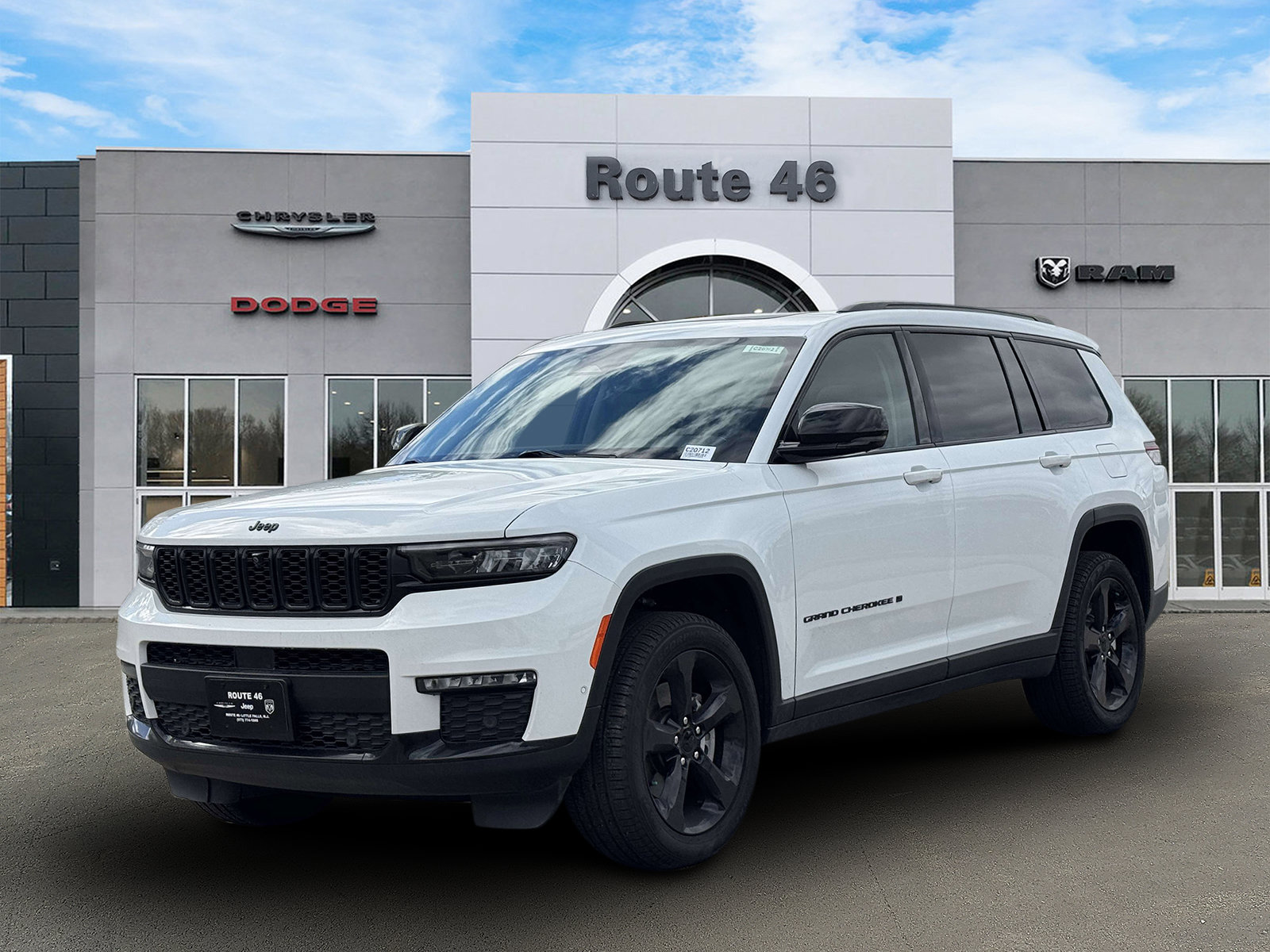 Used 2023 Jeep Grand Cherokee L Limited w/ Luxury Tech Group II AWD/4WD image 2
