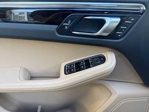Certified 2026 Porsche Macan AWD/4WD image 12