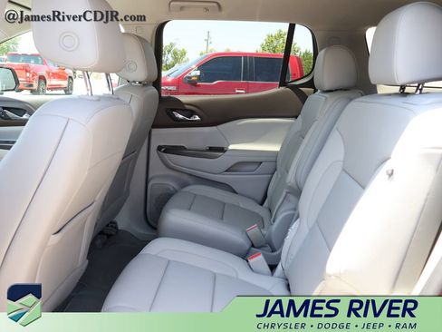 Used 2020 GMC Acadia SLT w/ Driver Alert Package II FWD image 18