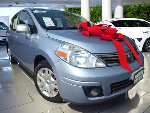 Used 2011 Nissan Versa 1.8 S w/ Plus Pkg image 1