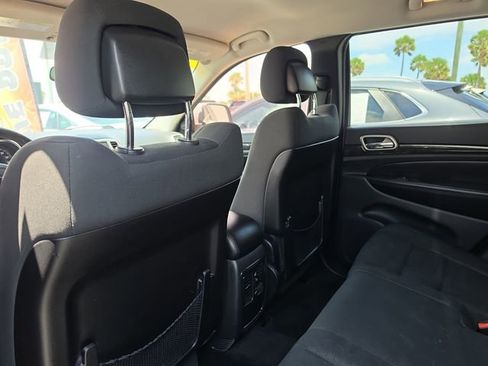 Used 2011 Jeep Grand Cherokee Laredo RWD image 10
