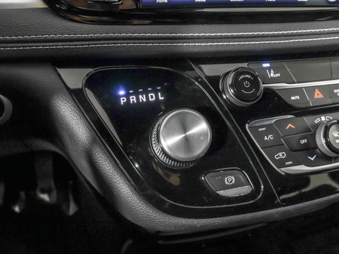 Used 2022 Chrysler Pacifica Touring-L w/ S Appearance Package image 31