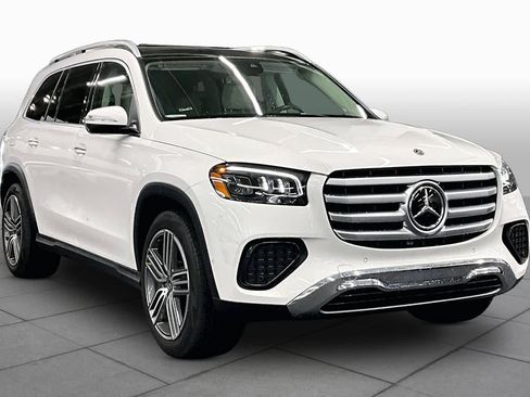 Used 2024 Mercedes-Benz GLS 450 4MATIC image 2