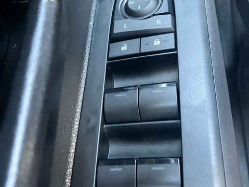 Used 2025 Toyota Tacoma SR5 AWD/4WD image 12