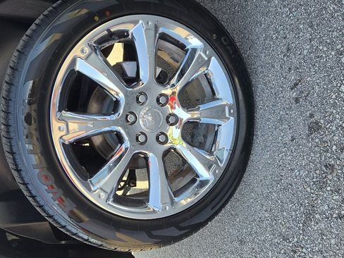 Used 2011 Cadillac Escalade 2WD image 16
