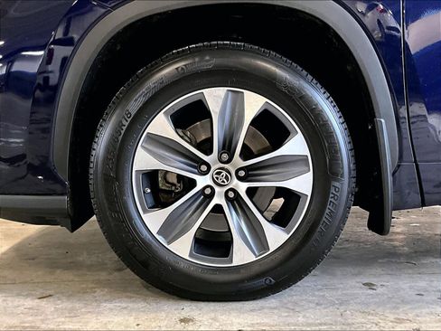 Used 2023 Toyota Highlander XLE image 7