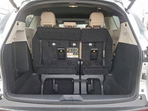 Used 2023 Toyota Sienna XLE image 29