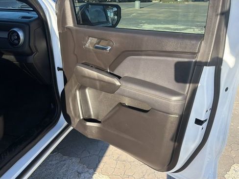 Used 2024 Chevrolet Colorado LT w/ LT Convenience Package image 10