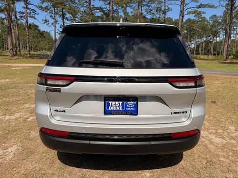 Used 2024 Jeep Grand Cherokee Limited w/ Luxury Tech Group II AWD/4WD image 4