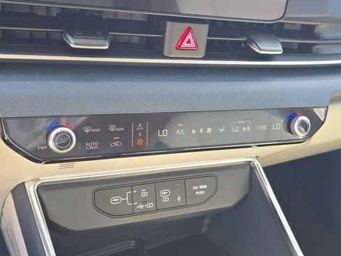 New 2026 Kia Carnival EX image 25