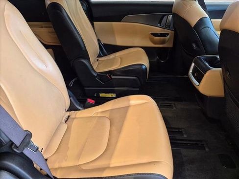 Used 2024 Kia Carnival LX FWD image 20