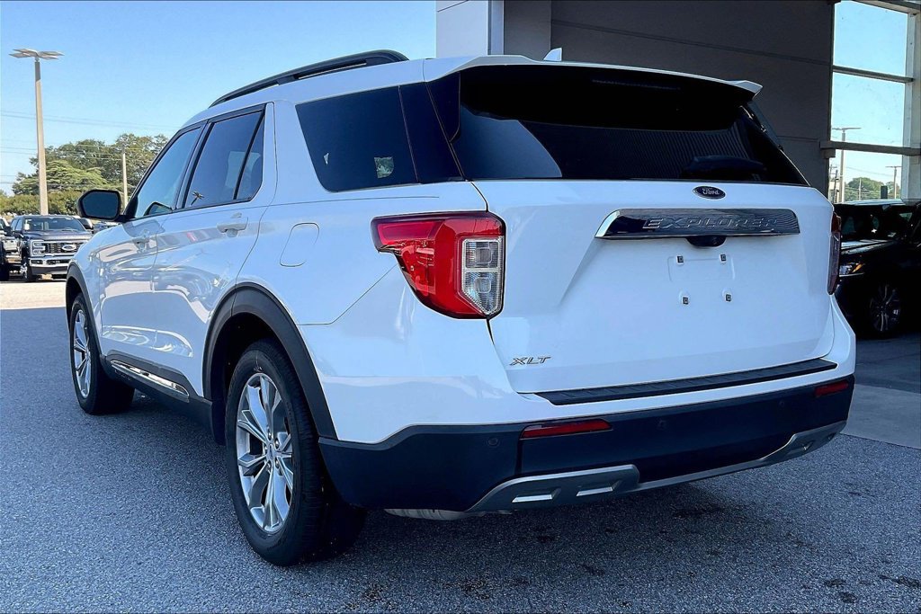 Used 2023 Ford Explorer XLT w/ Equipment Group 202A RWD image 4