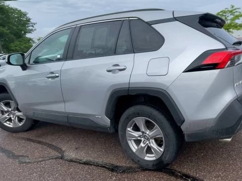 Used 2025 Toyota RAV4 XLE AWD/4WD image 4