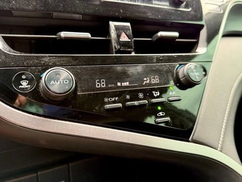 Used 2022 Toyota Camry SE FWD image 5