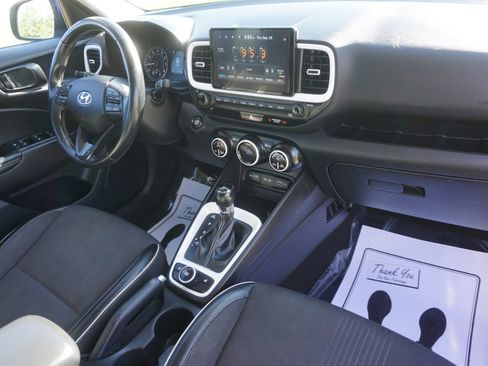 Used 2022 Hyundai Venue Limited image 23