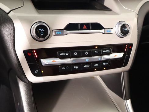 Used 2023 Ford Explorer XLT w/ Equipment Group 202A image 7