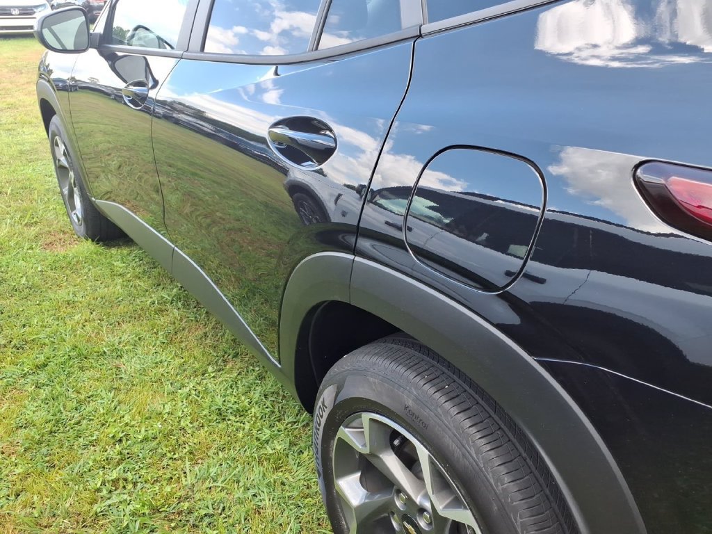Used 2024 Chevrolet Trax LT FWD image 17