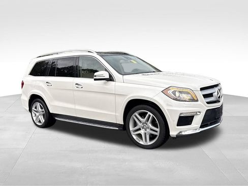 Used 2015 Mercedes-Benz GL 550 4MATIC image 2