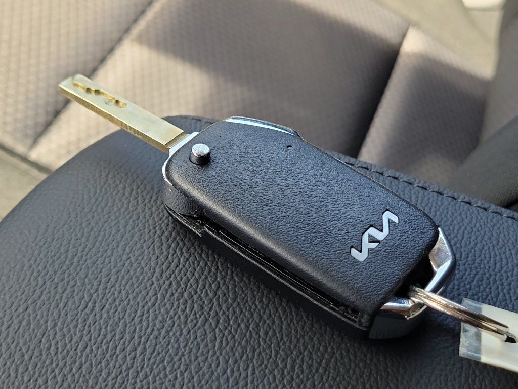 Used 2025 Kia Soul LX w/ LX Technology Package FWD image 31
