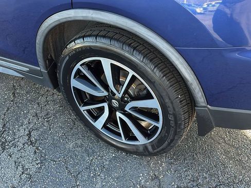 Used 2018 Nissan Rogue SL w/ Premium Package image 9