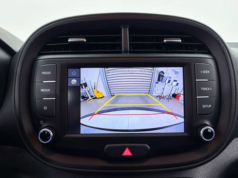 Used 2023 Kia Soul LX w/ LX Technology Package FWD image 5
