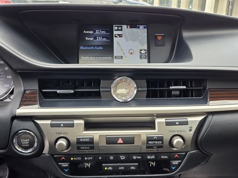 Used 2016 Lexus ES 350 w/ Luxury Package w/Wood Trim FWD image 19