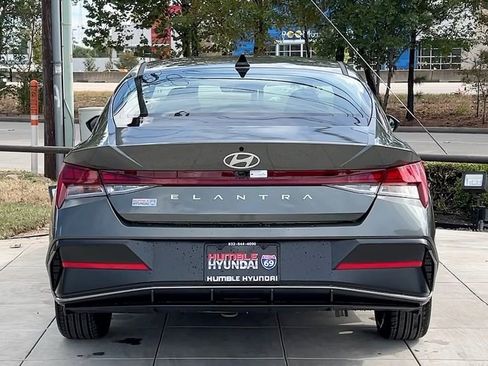 Used 2025 Hyundai Elantra SEL w/ Cargo Package image 22