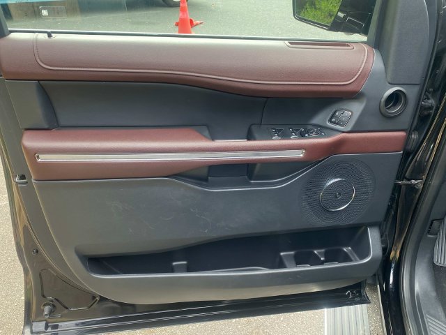 Used 2024 Ford Expedition Max Limited AWD/4WD image 12