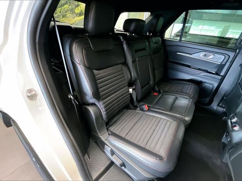 Used 2025 Ford Explorer ST-Line image 19