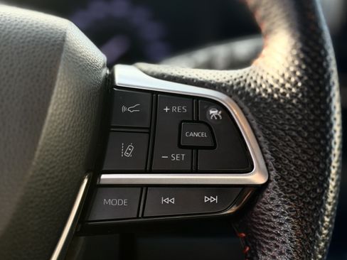 Used 2022 Toyota Sienna XSE w/ XSE Plus Package FWD image 28