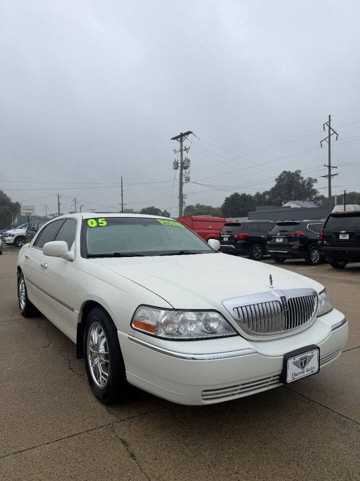 Used 2005 Lincoln Town Car Signature Limited RWD image 6