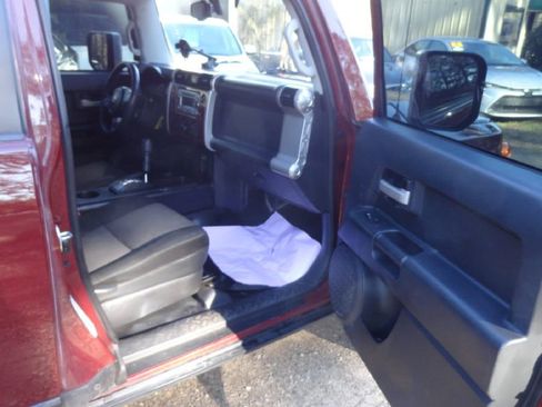 Used 2011 Toyota FJ Cruiser 2WD w/ Convenience Pkg image 4