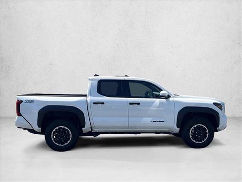 Certified 2025 Toyota Tacoma TRD Off-Road AWD/4WD image 4