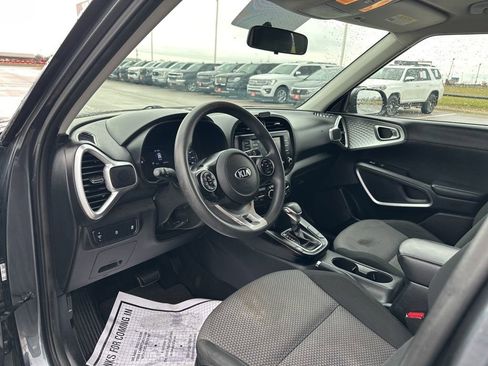 Used 2021 Kia Soul LX image 12