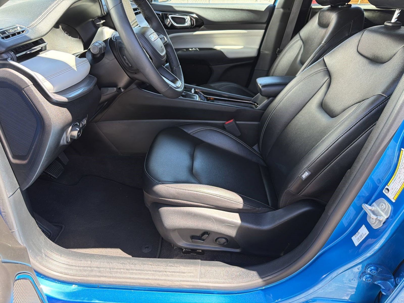 Used 2025 Jeep Compass Limited AWD/4WD image 4